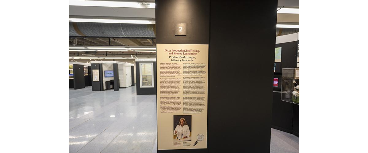A bilingual Museum exhibit panel in English and Spanish.